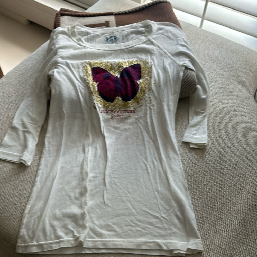 Very comfy mid-sleeve top with sparkly glitter detail.